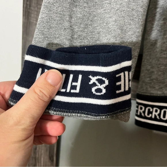 Abercrombie & Fitch Heather Gray & Navy Spellout 1/4 Zip Kangaroo Pocket Med - Picture 11 of 11